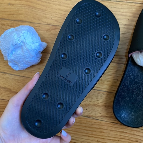ADIDAS - ADILETTE X ANDRÉ SARAIVA SLIDES - Picture 3 of 13